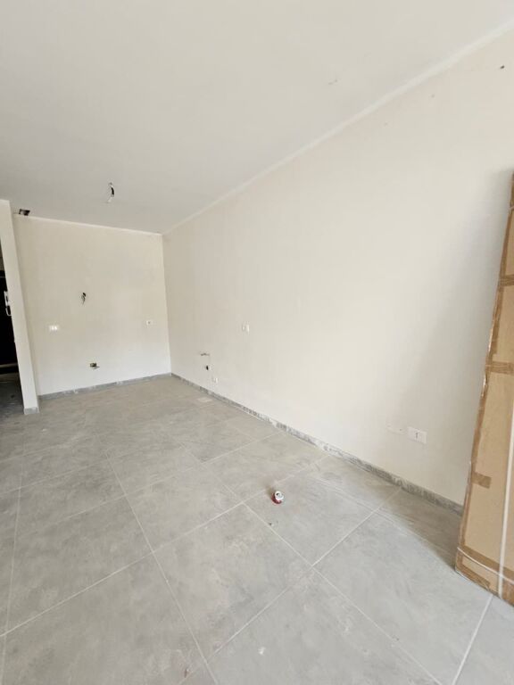 🏢 *JEPET ME QIRA AMBIENT ZYRE – LIQENI I THATË | MET INVEST*