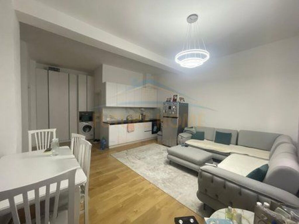 Shitet, Apartament 1+1,Shkolla Kuqe,Tirane