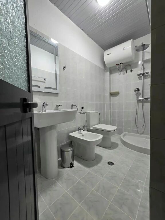 APARTAMENT ME QERA 2+1 VASIL SHANTO 65.000LEKE FH-91247