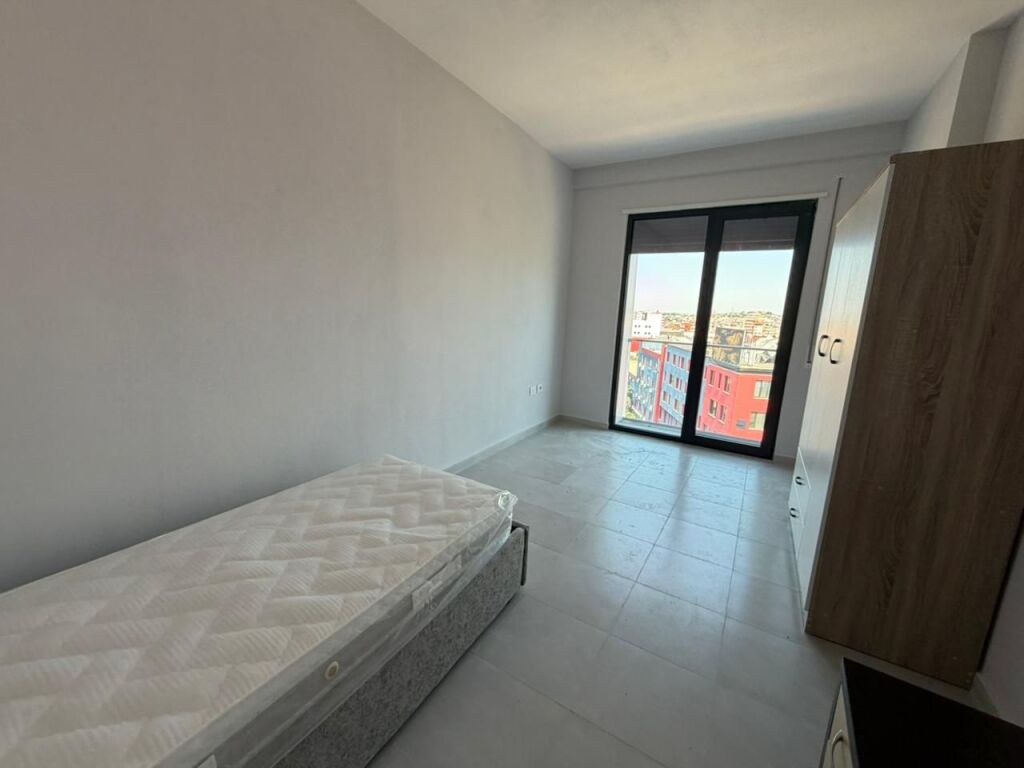🏡 AFFITTASI APPARTAMENTO 2+1 + PARCHEGGIO  📍 Porcelan, di fronte a Klan TV💰 Prezzo: 750.000 Lek/mese