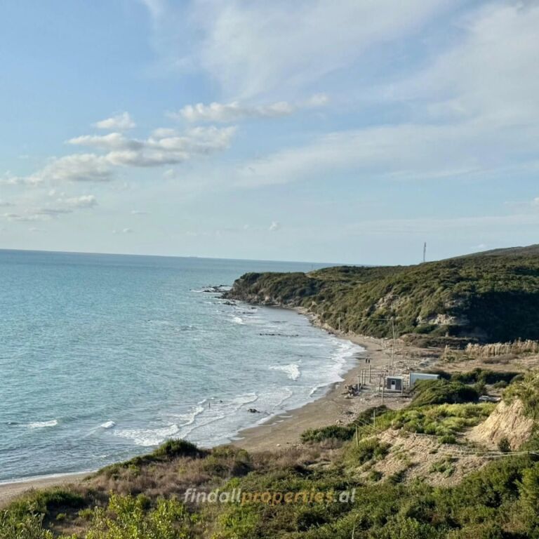 TOKË NË SHITJE – QERRET, PRANË DETIT