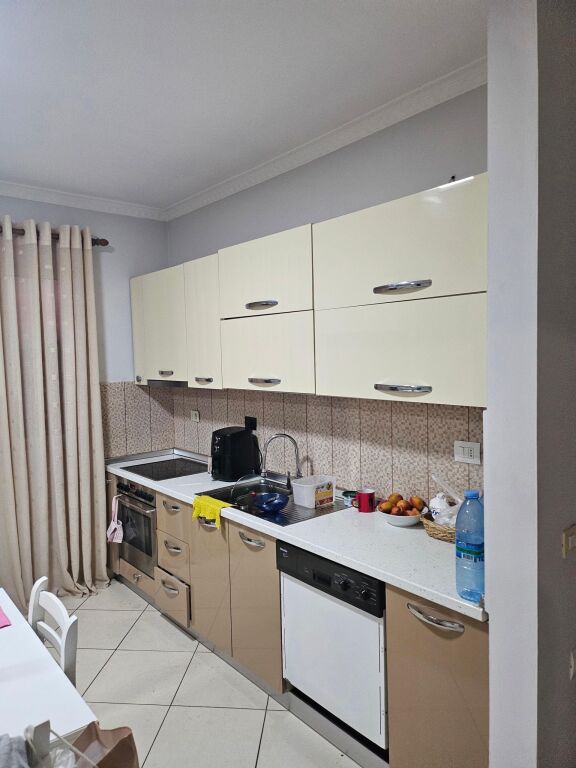 Qera | Apartament 2 + 1 | Rruga 5 Maji | 500 €/muaj