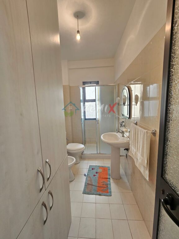 🏡 APARTAMENT 2+1 ME QERA – PRANË HOTEL PALACE, DURRËS! 🌊✨
