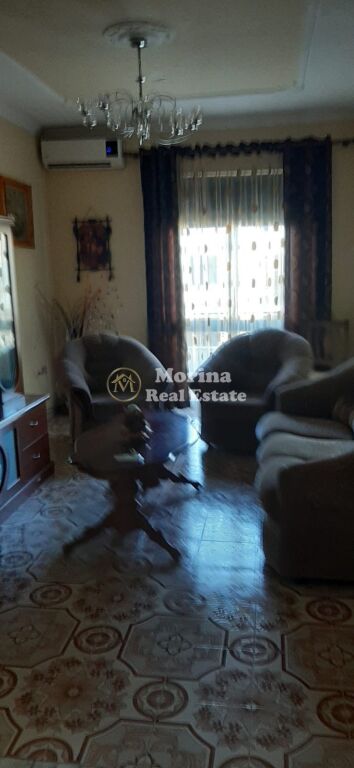 Rent | Shtëpi private 2 + 1 | Frigoriferi | 400 €/month