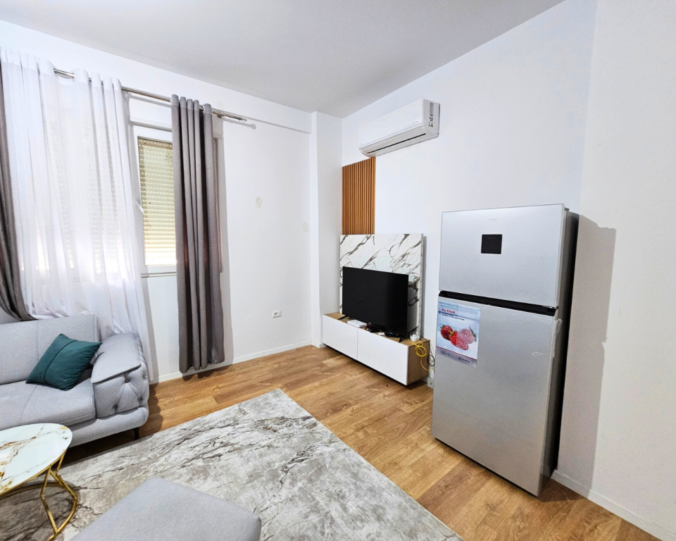 Prane Shkolles Se Kuqe Shitet Apartament 1+1 I Mobiluar!