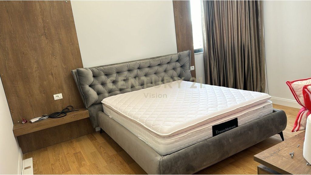 Apartament 2+1+2 për shitje në qendër, Tiranë - 116 m²