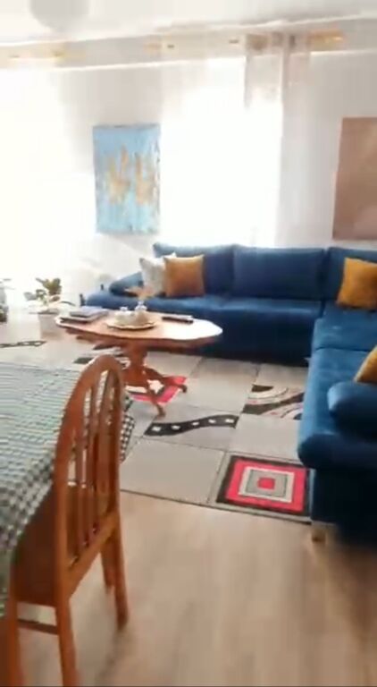 Jepet Apartament me qera 700€