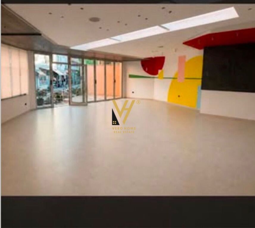 COMMERCIAL SPACE OF 180 M2 FOR RENT IN THE CENTER 290,000 LEKE