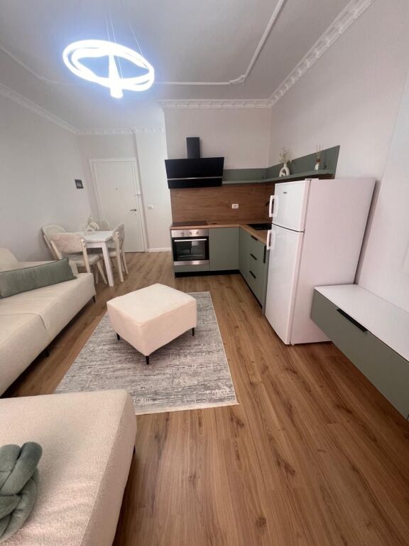 Shitet Apartament 1+1