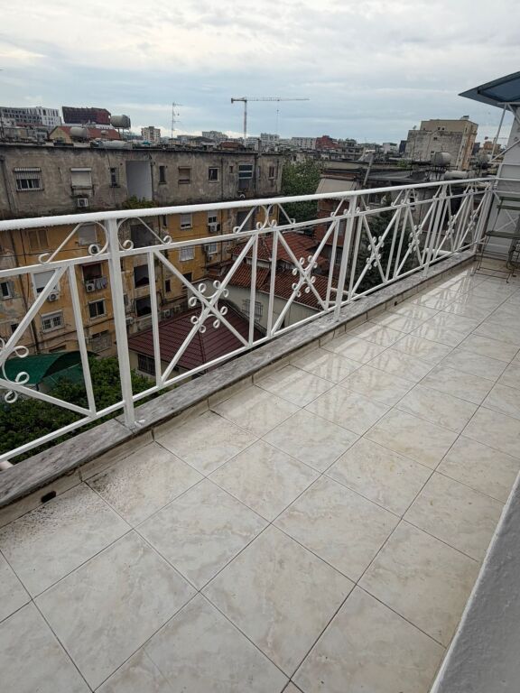 Affitto | Apartament 2 + 1 | Rruga Myslym Shyri | 400 €/mese
