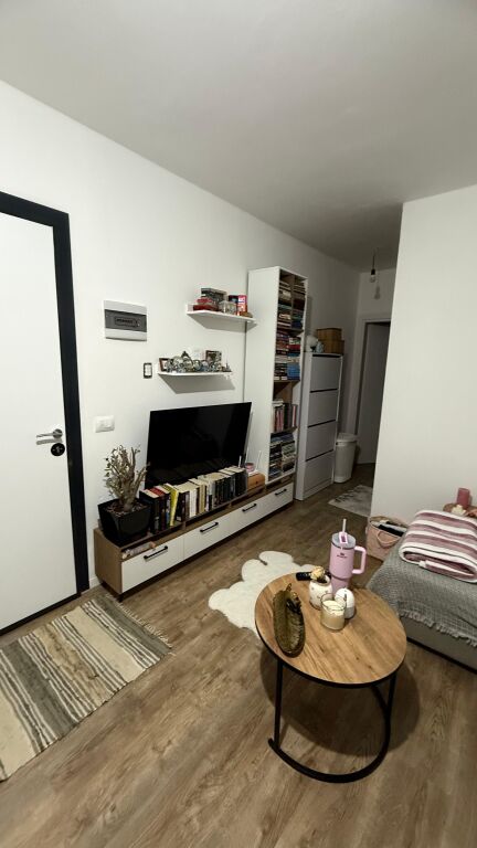 Jepet apartament me qera 1+1,selite e vogel