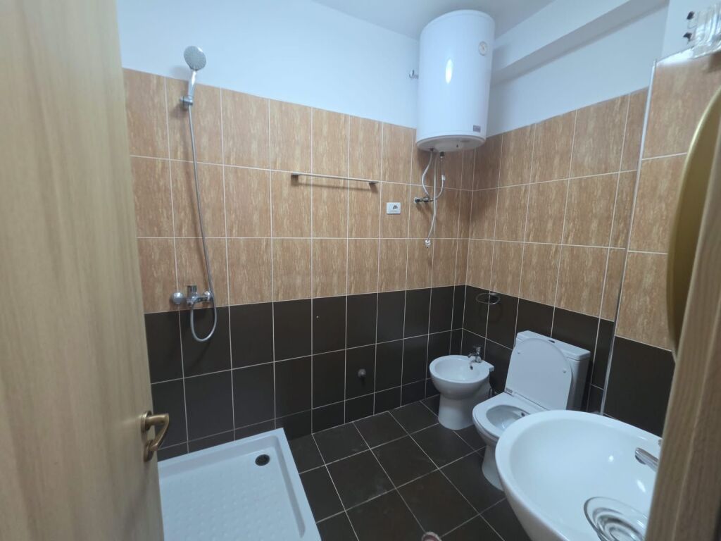 🏡 Apartament 2+1+2+2 ballkone me qera  📍 Astir, pranë market Jata