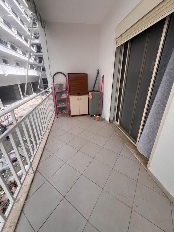 Shitet Apartament 1+1