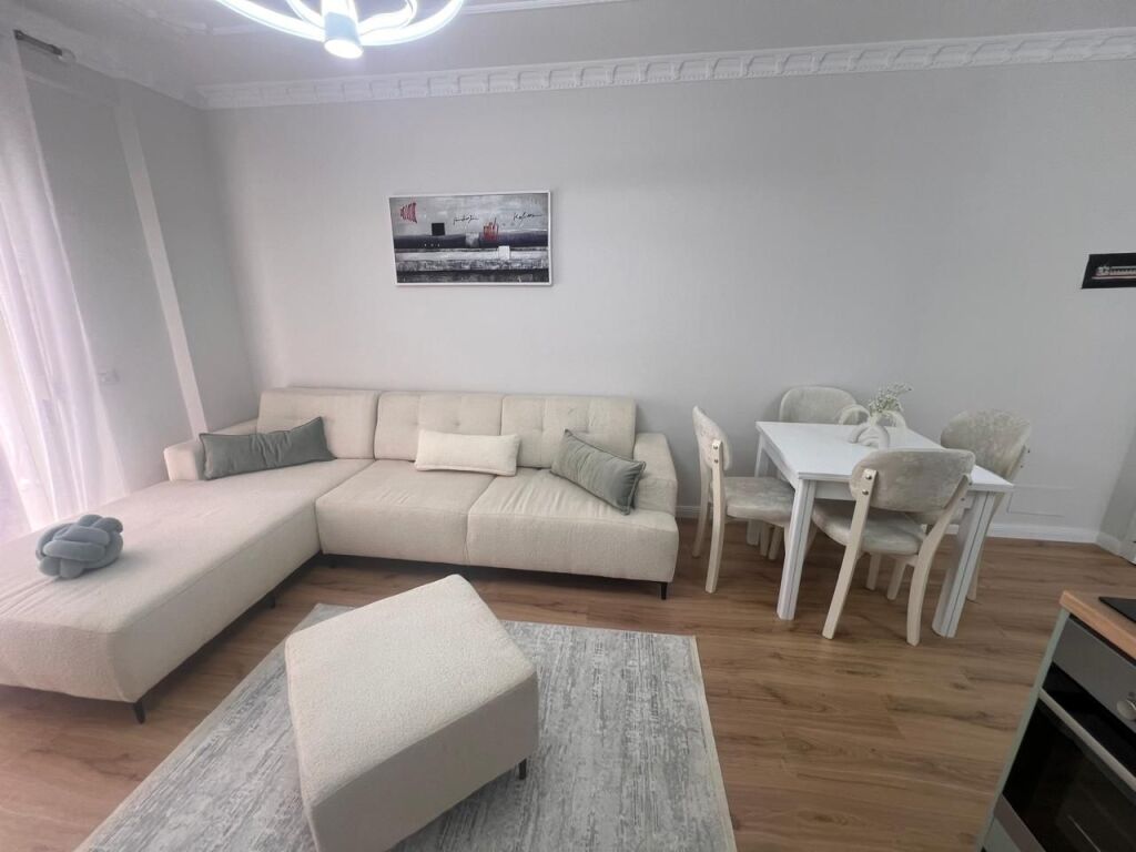 Shitet Apartament 1+1