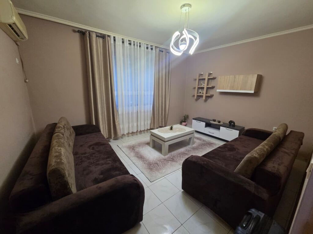 Affittasi 1+1 Via Ferit Xhajko 650€ trattabili