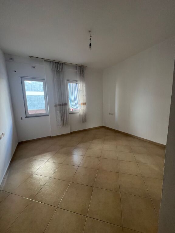 Affittasi 1+1 Kodra e Diellit 40.000 leke