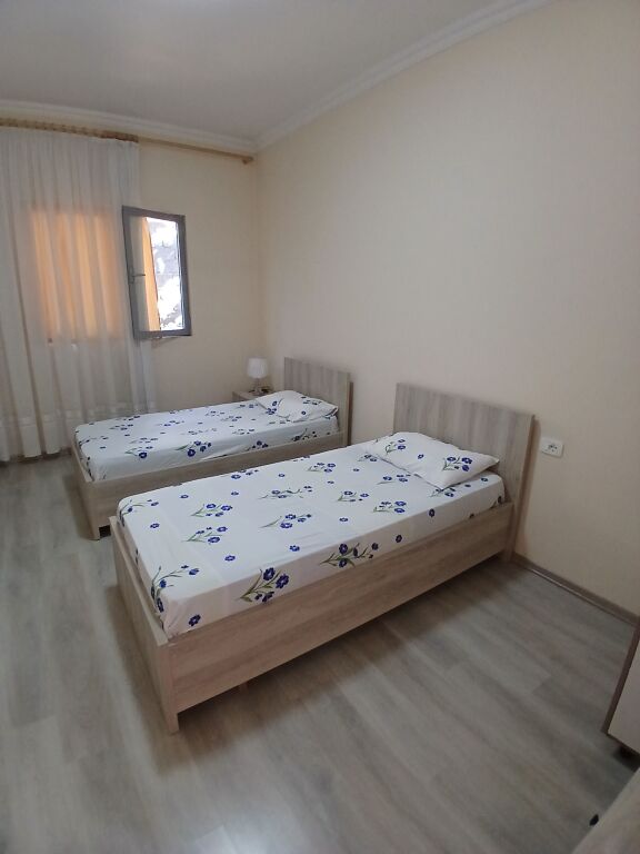 Shtëpi 3+1 me qera ne Kodren e Priftit, prane UET