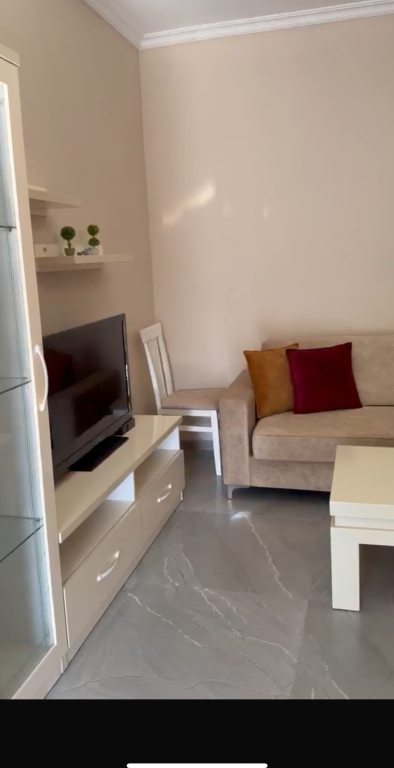 Jepet me qera apartamenti  1+1
