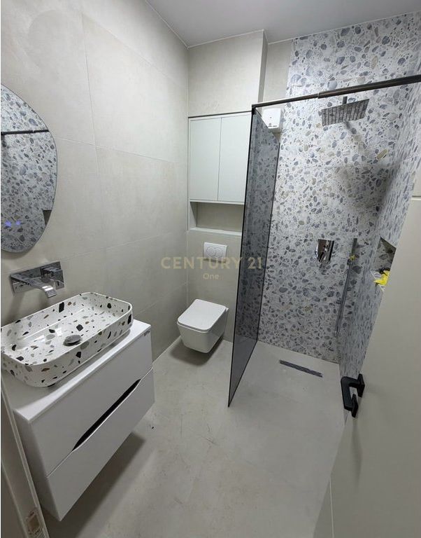 Jepet me qira apartament 2+1 – Tregu Elektrik, Tiranë