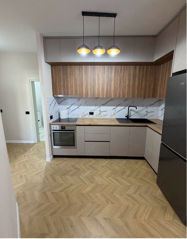 Jepet me qira apartament 2+1 – Tregu Elektrik, Tiranë
