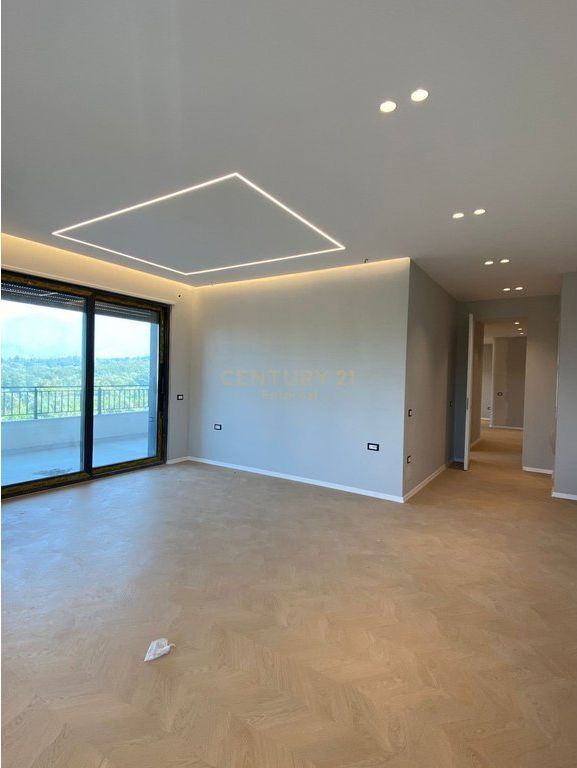 Super Apartament 2+1+2 per shitje te Liqeni i Thate