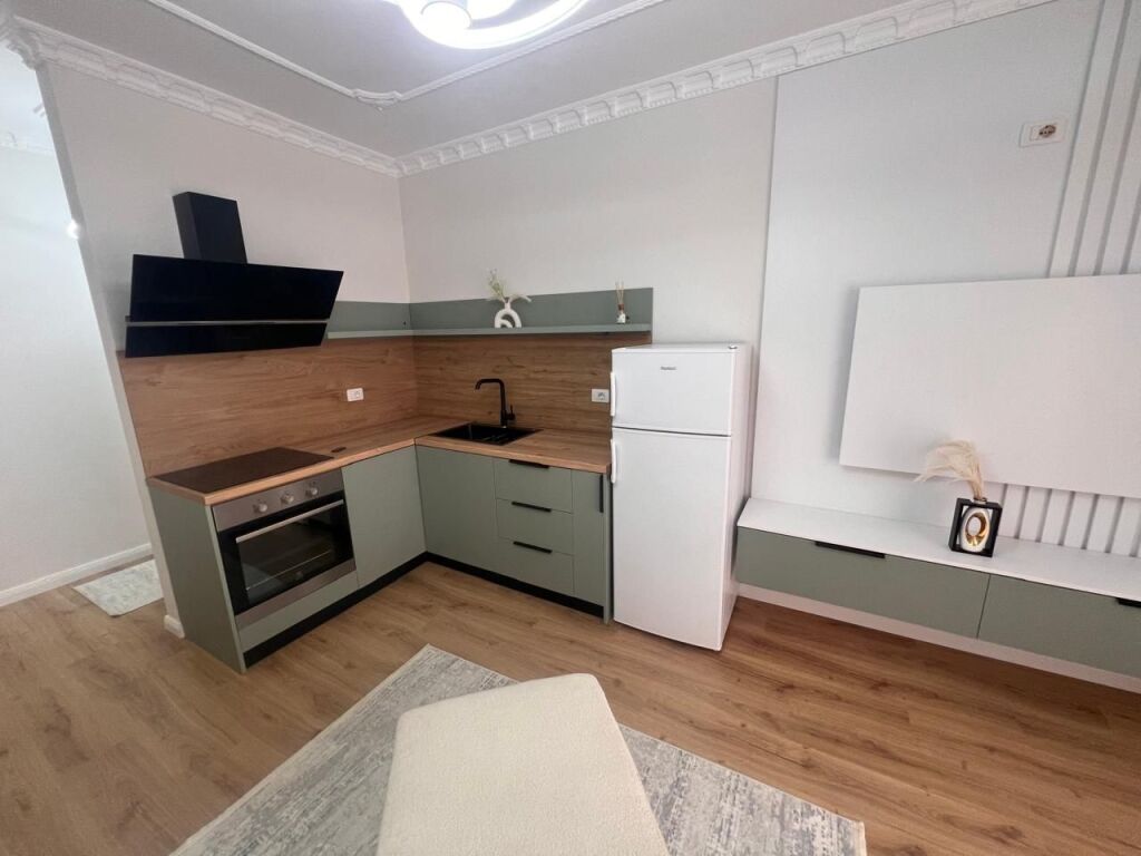 Shitet Apartament 1+1
