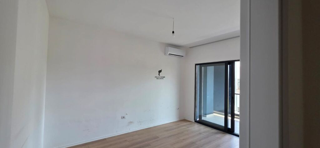 OFFICE FOR RENT 103 M2 BARRICADES STREET 110,000 LEKE FH-91438
