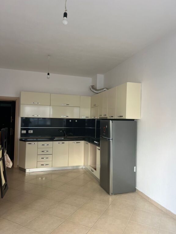 Affittasi 1+1 Kodra e Diellit 40.000 leke