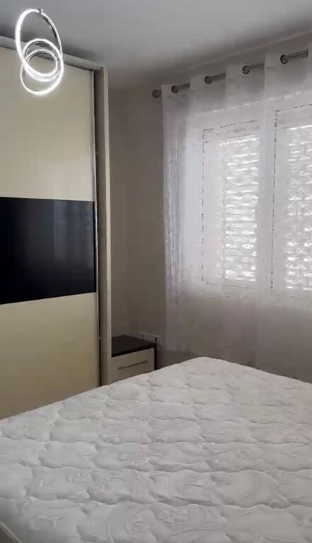 Shitet apartament 3+1 tek Kompleksi Malajzian