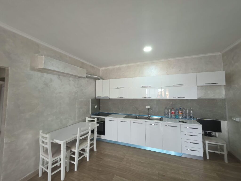 🏡 Apartament 2+1+2+2 ballkone me qera  📍 Astir, pranë market Jata