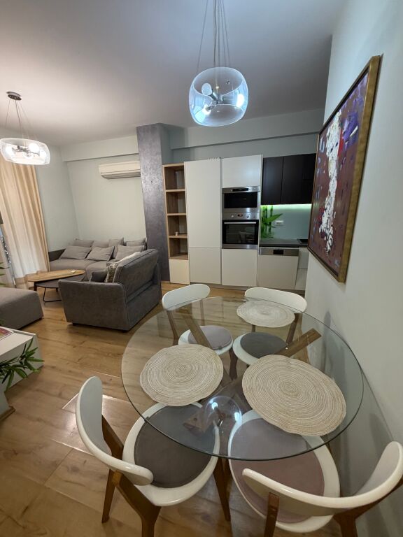 1+1,kat 2 ashensore,xhangolli pazari i ri,650 mije leke
