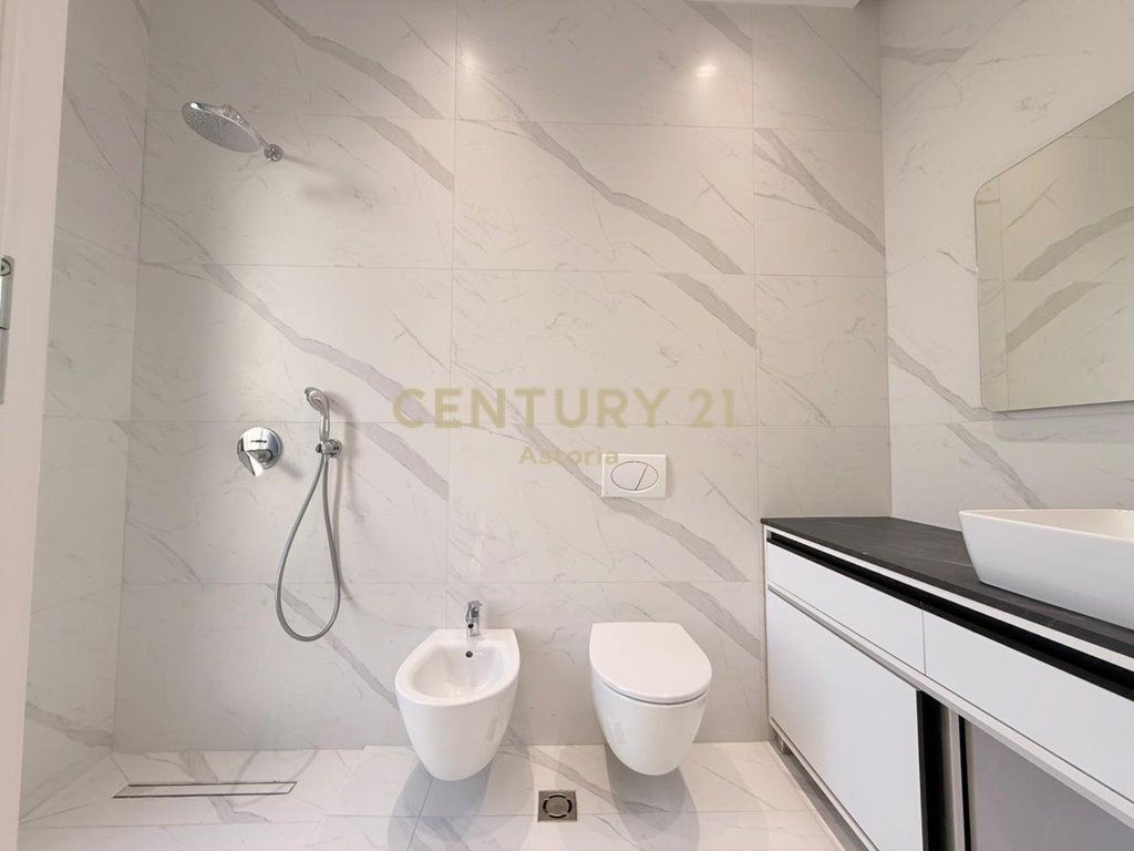 JEPET ME QIRA APARTAMENT PREMIUM 2+1+2+POST PARKIMI TE "KOMPLEKSI DELIJORGJI"