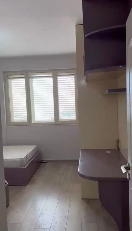 Shitet apartament 3+1 tek Kompleksi Malajzian