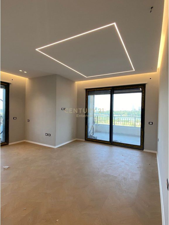 Super Apartament 2+1+2 per shitje te Liqeni i Thate