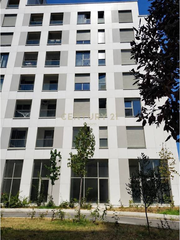 Commercial Space for Rent on Siri Kodra Street - 450 Euro