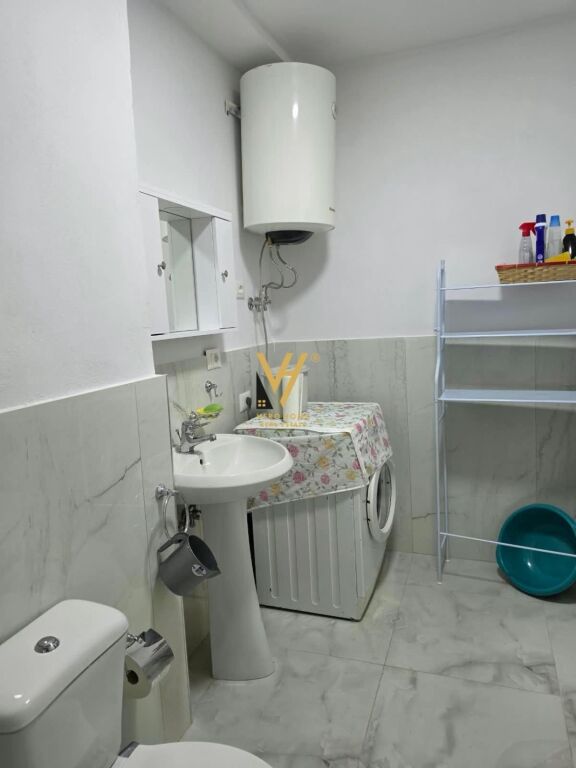 JEPET APARTAMENT 1+1+BLK ME QIRA NE QENDER 50.000 LEKE