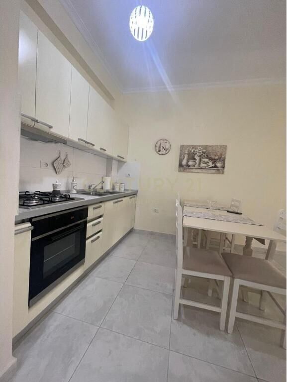 🇦🇱🏡 APARTAMENT 1+1 ME QIRA VJETORE – VLORË