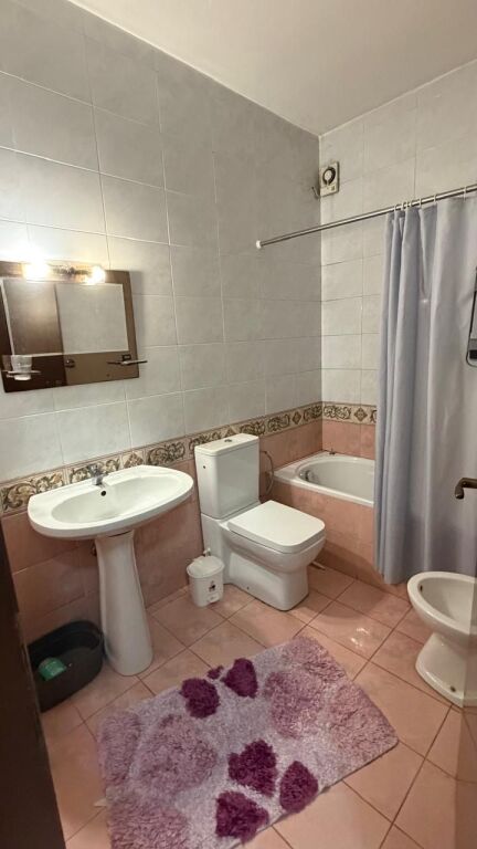 Bllok jepet me qera apartament 2+1 bashkohor