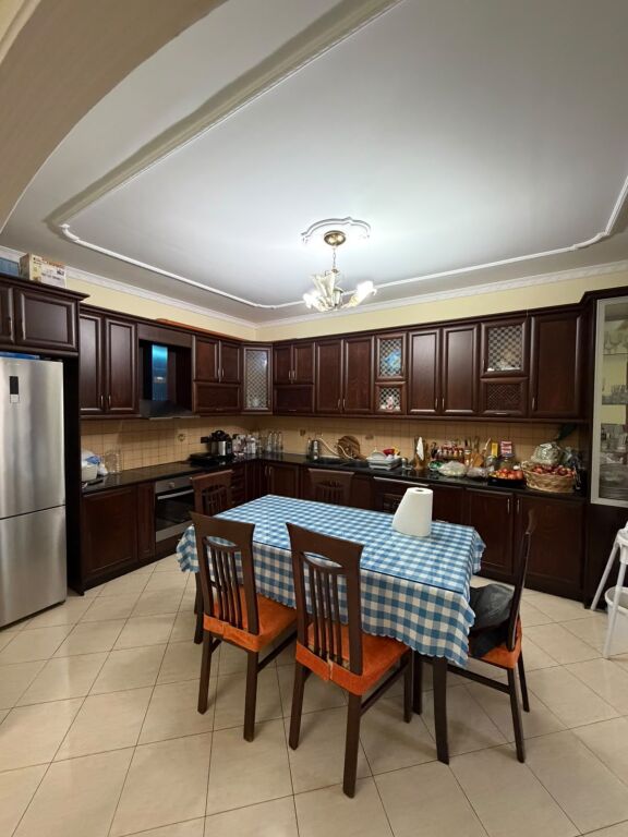 Apartament ne shitje 4+2+1 Sarande