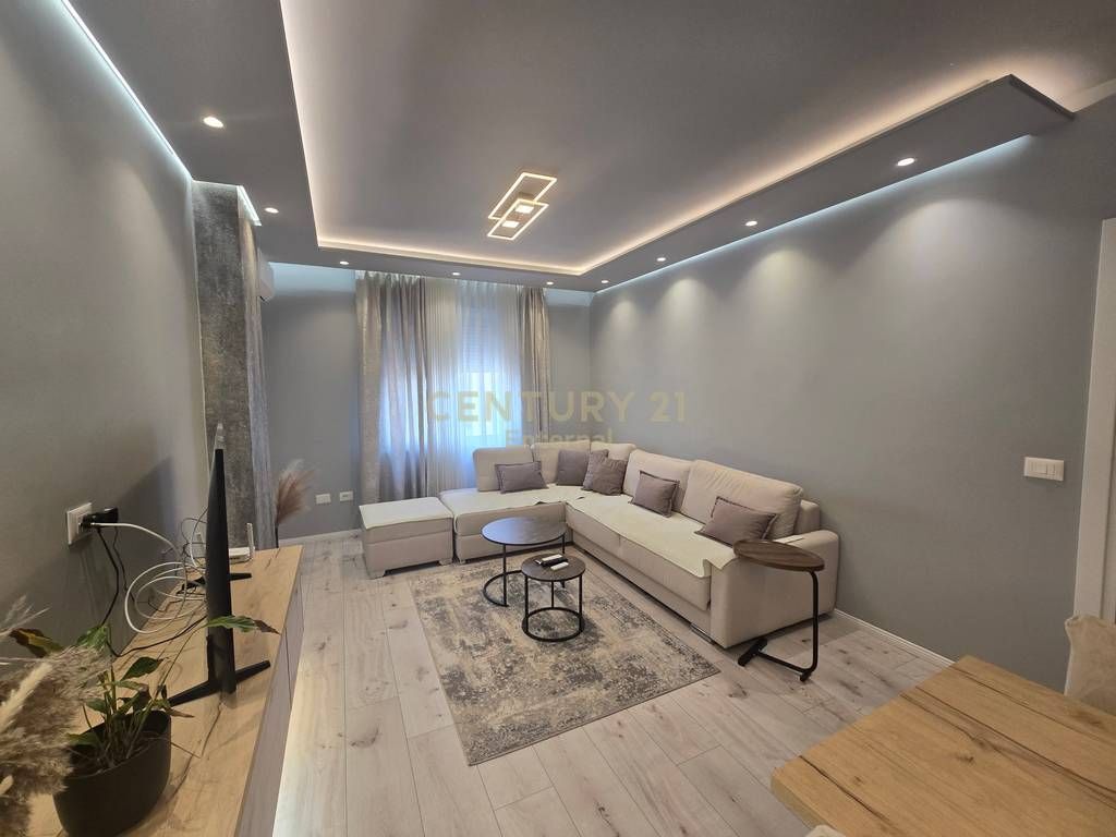Apartament 1+1 per qera te Komuna e Parisit