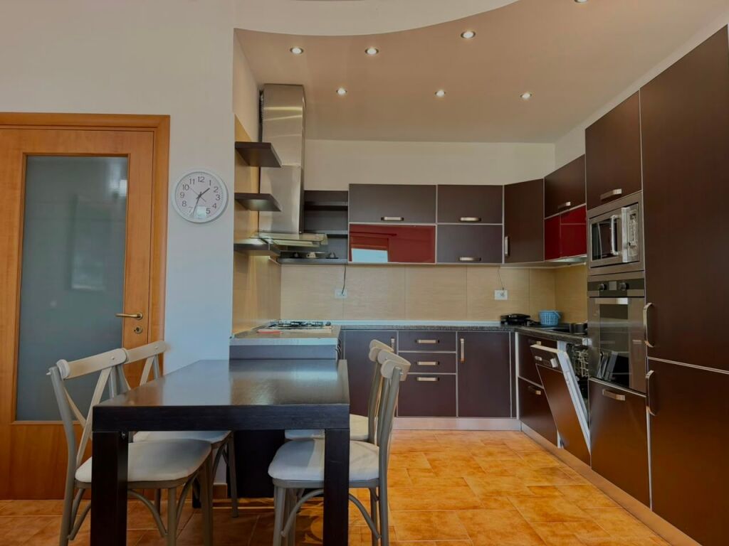 Apartament 2+1 me Qera, Tetor-Maj | Sheshi Pavaresia, Nisatel, Vlore