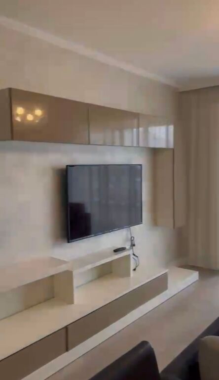 Shitet apartament 3+1 tek Kompleksi Malajzian