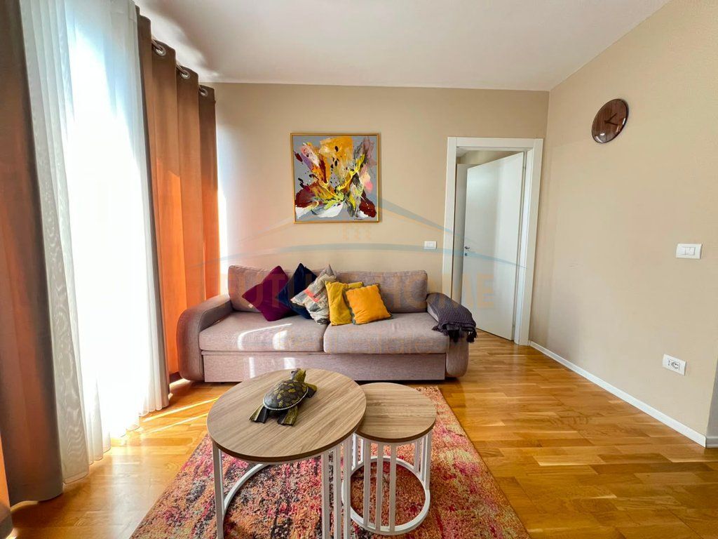 Qera, Apartament 1+1+Post Parkimi, Rruga e Barrikadave
