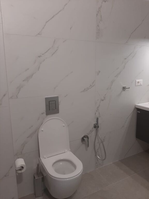 Astir,jepet me qera apartament ,2+1,i  mobiluar 55,000 Leke    