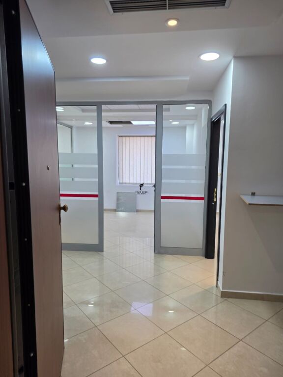 OFFICE FOR RENT 94 M2 CENTER 170,000 LEKE FH-91576