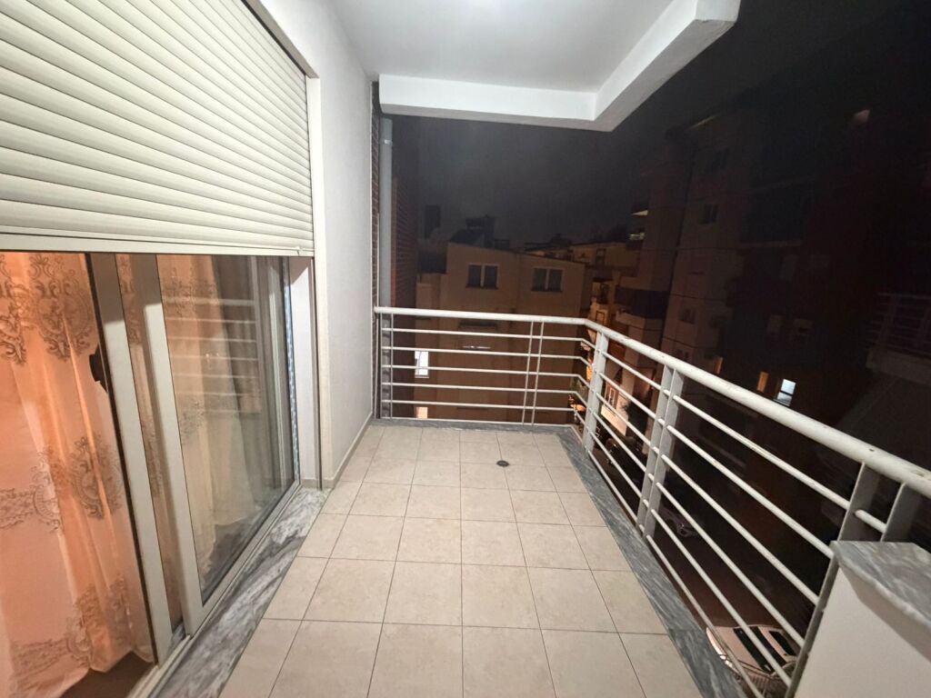 In affitto 2 +2 arredato in via Peti Liqeni That 60000 lek