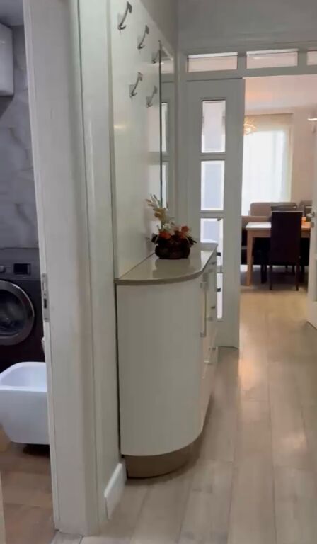 Shitet apartament 3+1 tek Kompleksi Malajzian