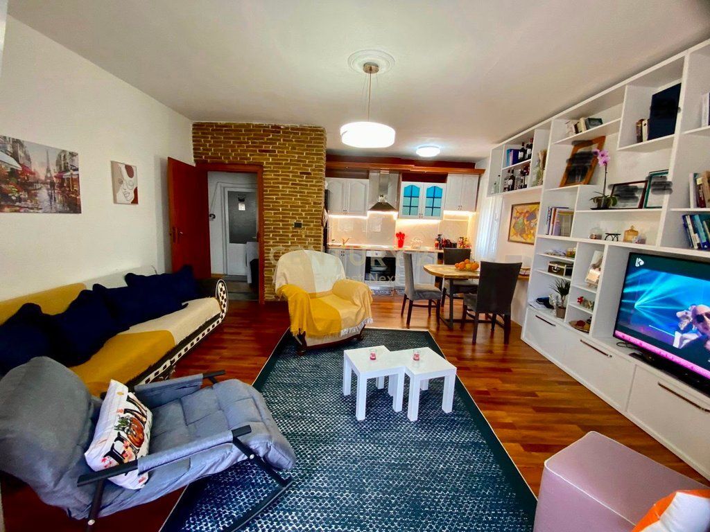 JEPET ME QIRA APARTAMENT 2+1 – SHKOLLA 1 MAJI