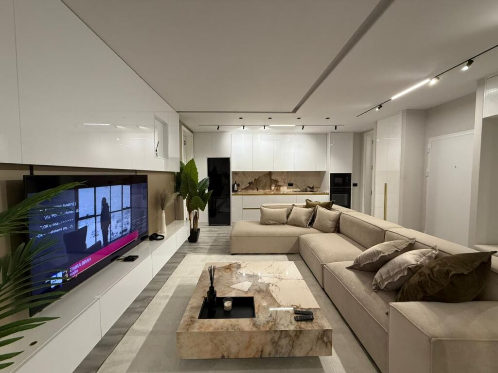 Appartamento 2+1+2+Guardaroba disponibile in Via Ibrahim Rugova, ex Blocco.