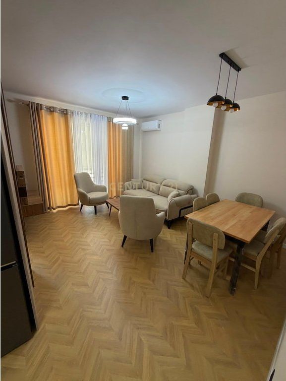 Jepet me qira apartament 2+1 – Tregu Elektrik, Tiranë